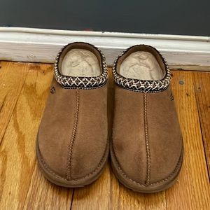 Kids Used Ugg slippers size 2